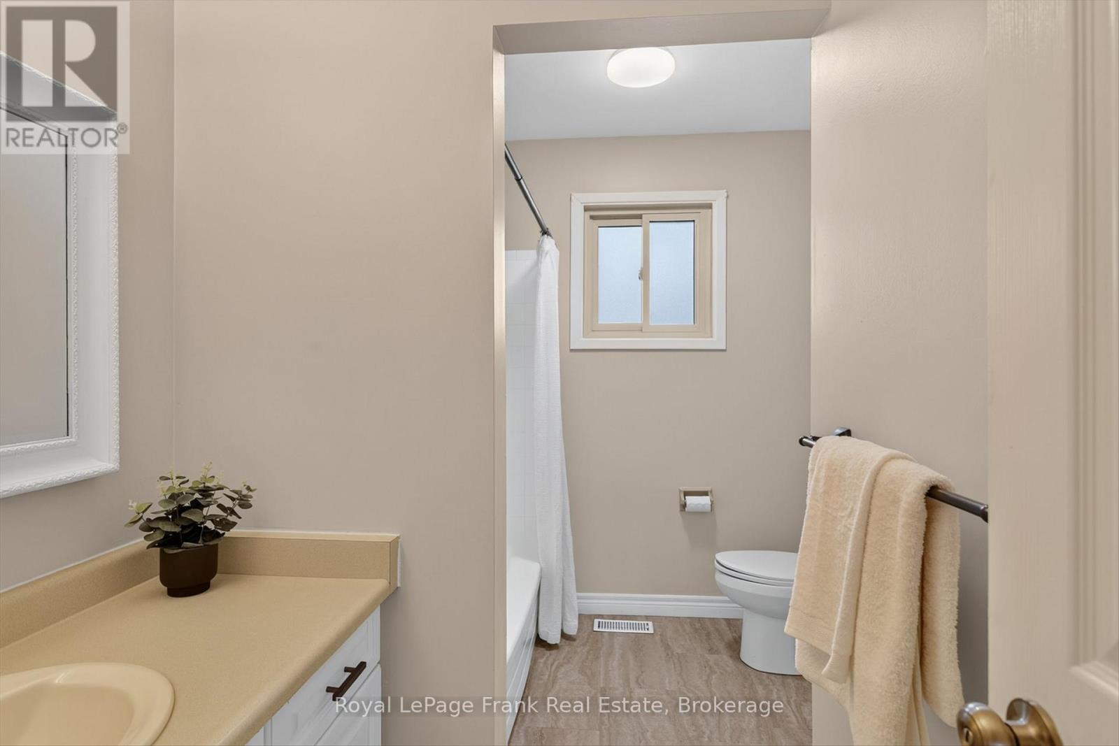 1717 WOODGROVE CRESCENT - 18