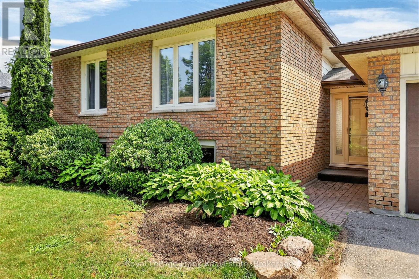 1717 WOODGROVE CRESCENT - 4