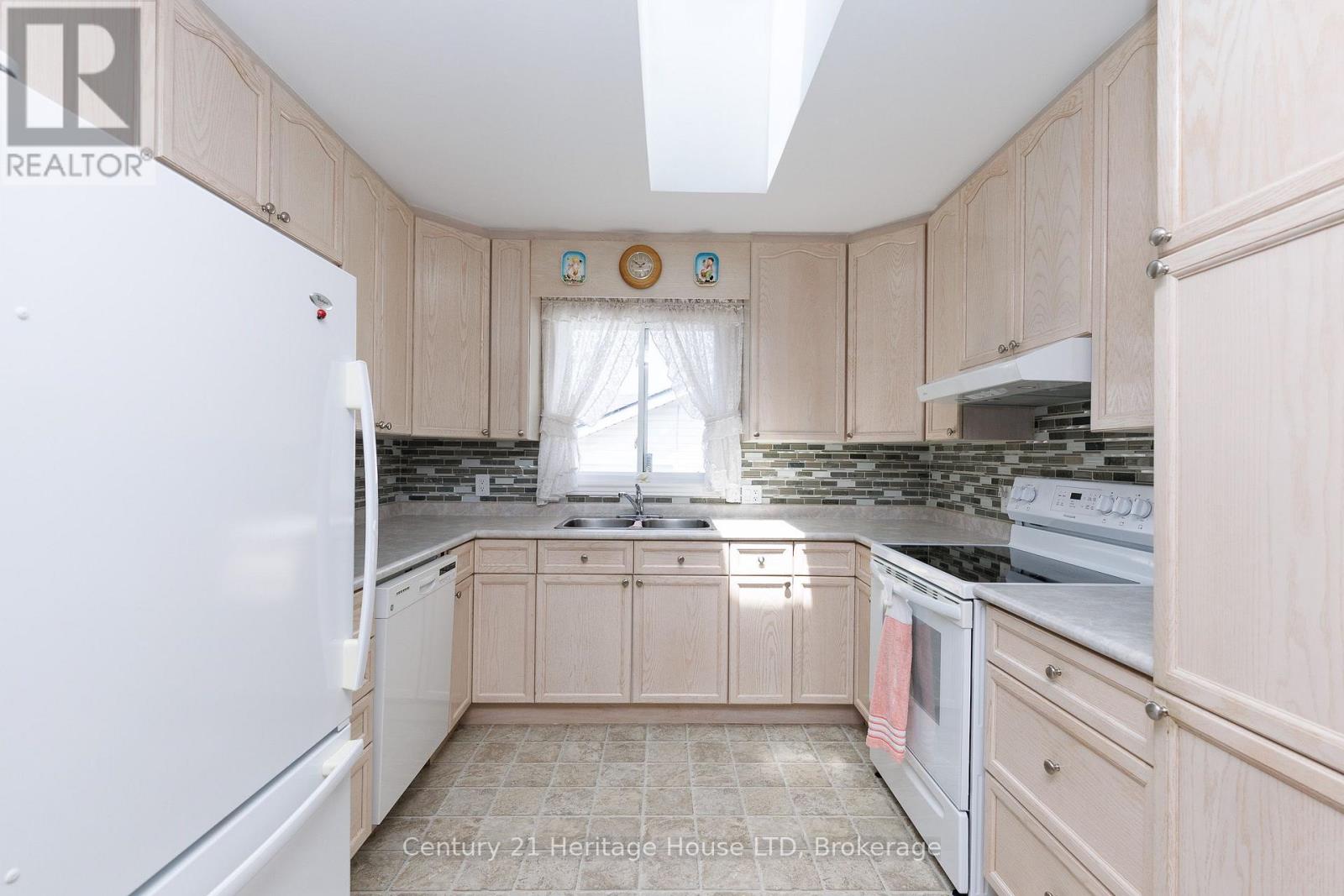 121 ROCHELLE CRESCENT - Image 12