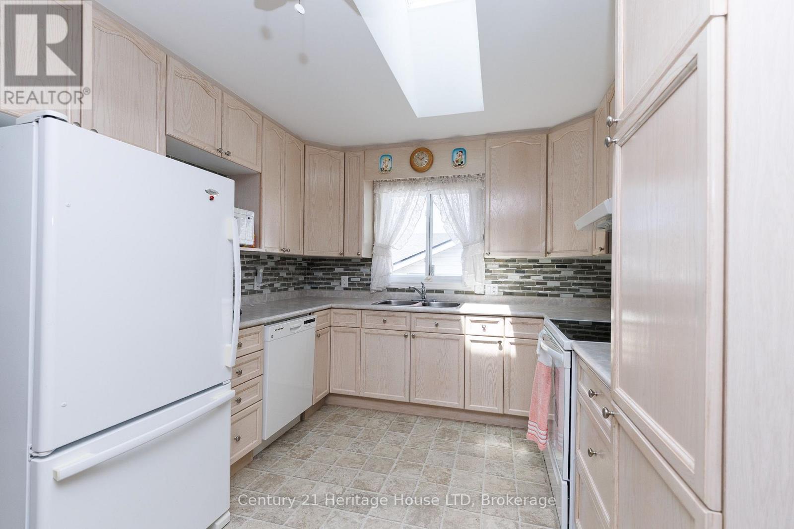 121 ROCHELLE CRESCENT - Image 13