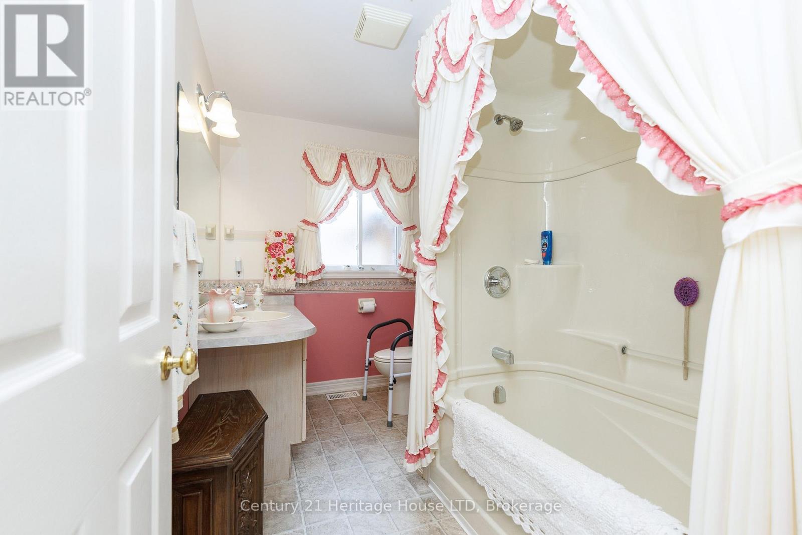 121 ROCHELLE CRESCENT - Image 22