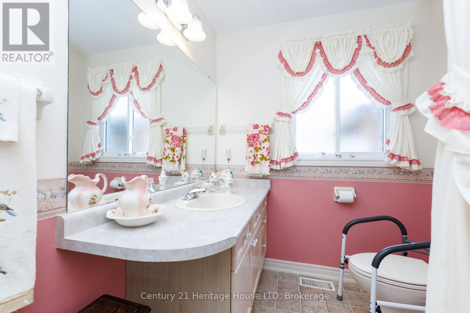 121 ROCHELLE CRESCENT - Image 23