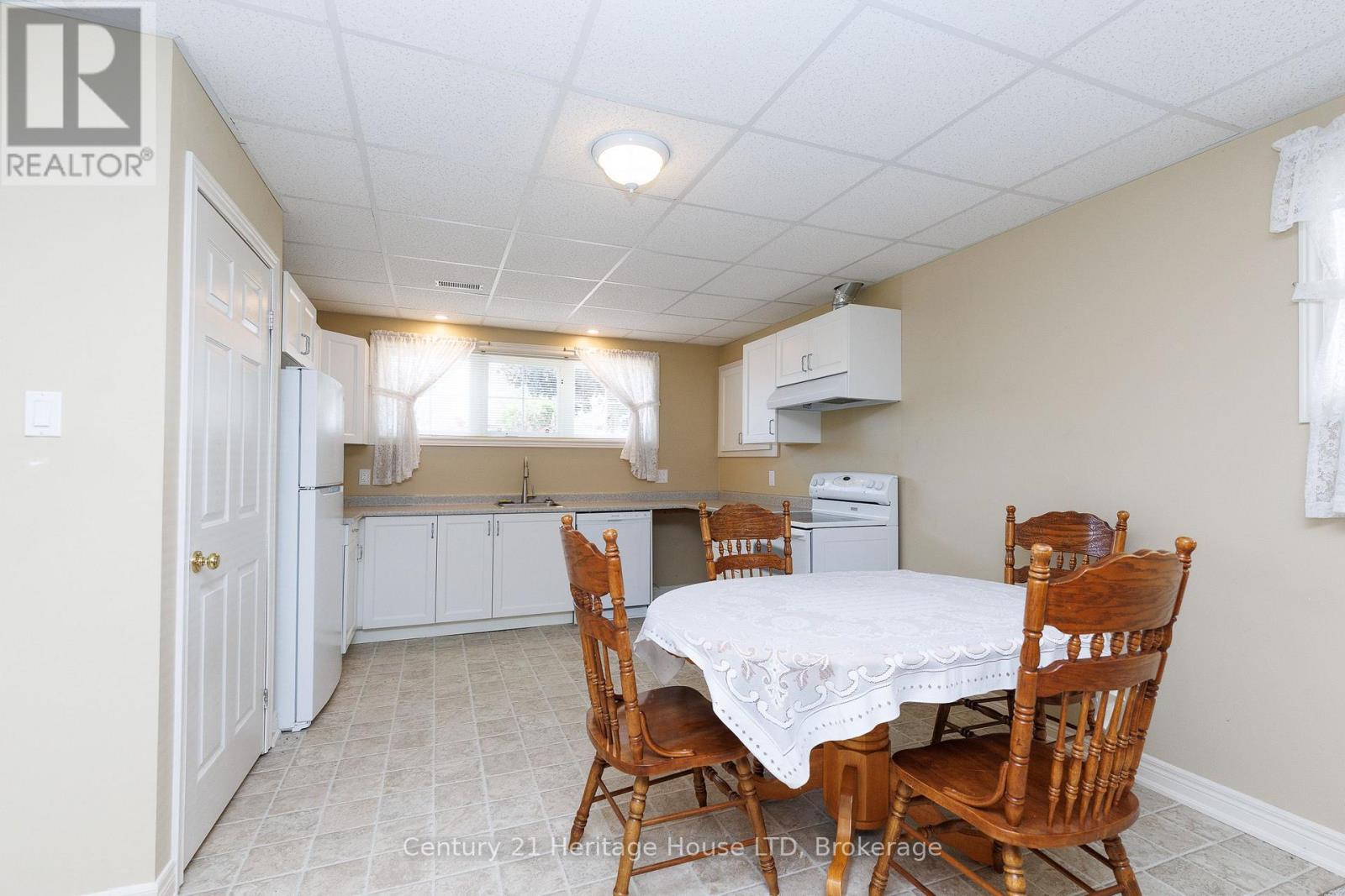 121 ROCHELLE CRESCENT - Image 28