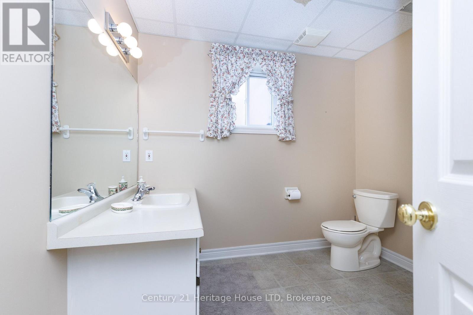121 ROCHELLE CRESCENT - Image 34