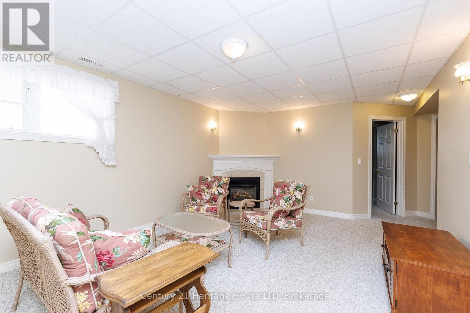 121 ROCHELLE CRESCENT - Image 4
