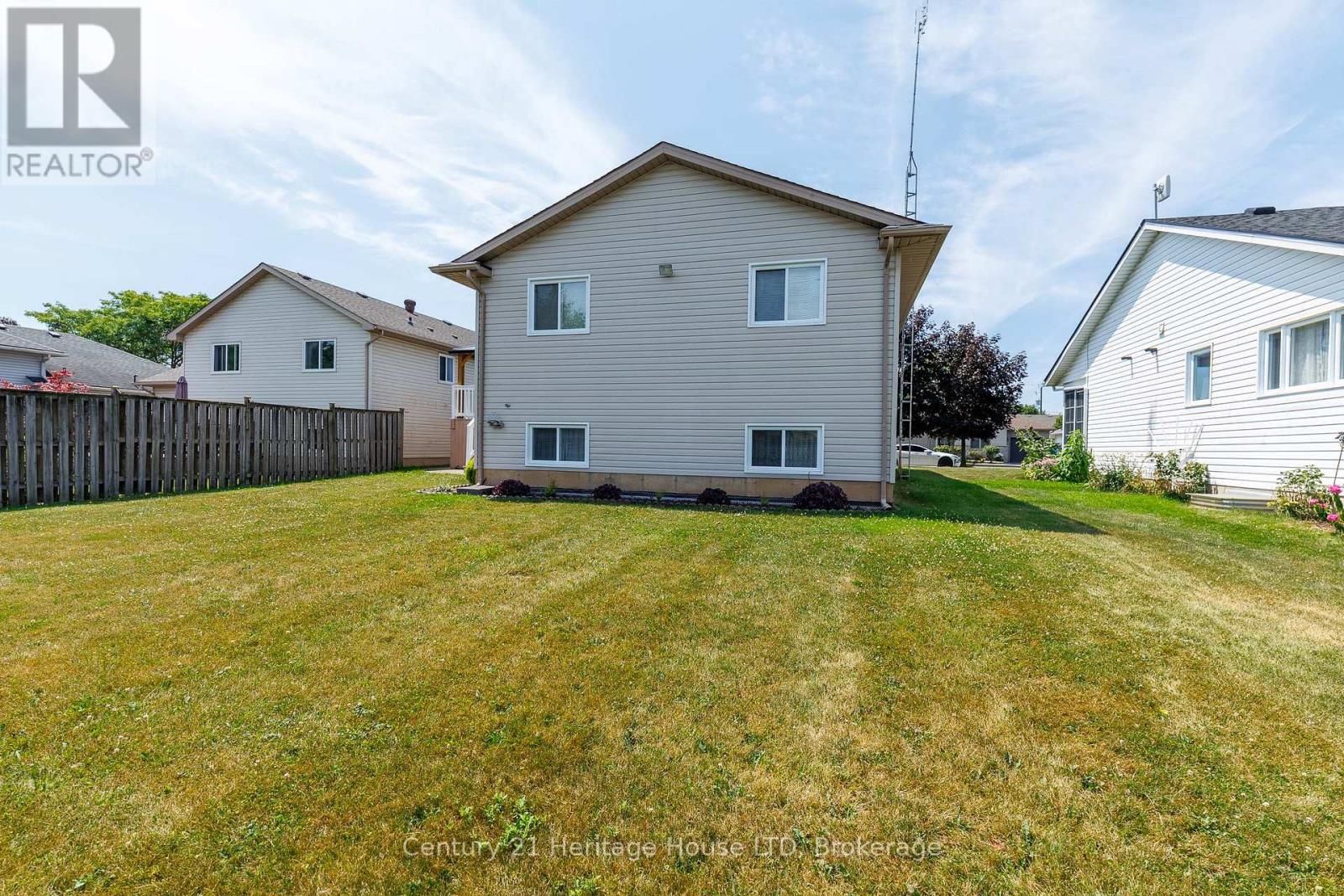121 ROCHELLE CRESCENT - Image 40