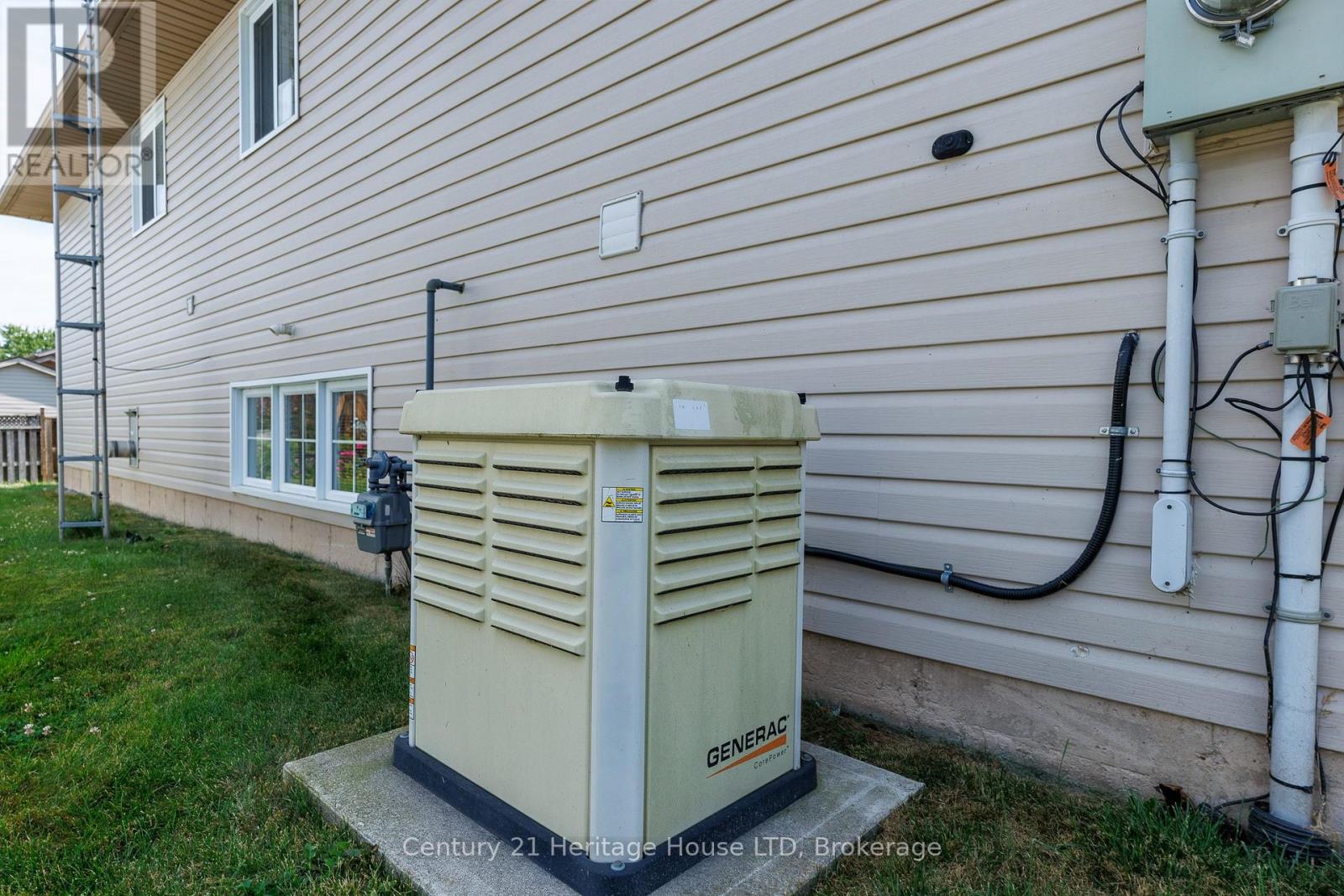 121 ROCHELLE CRESCENT - Image 41