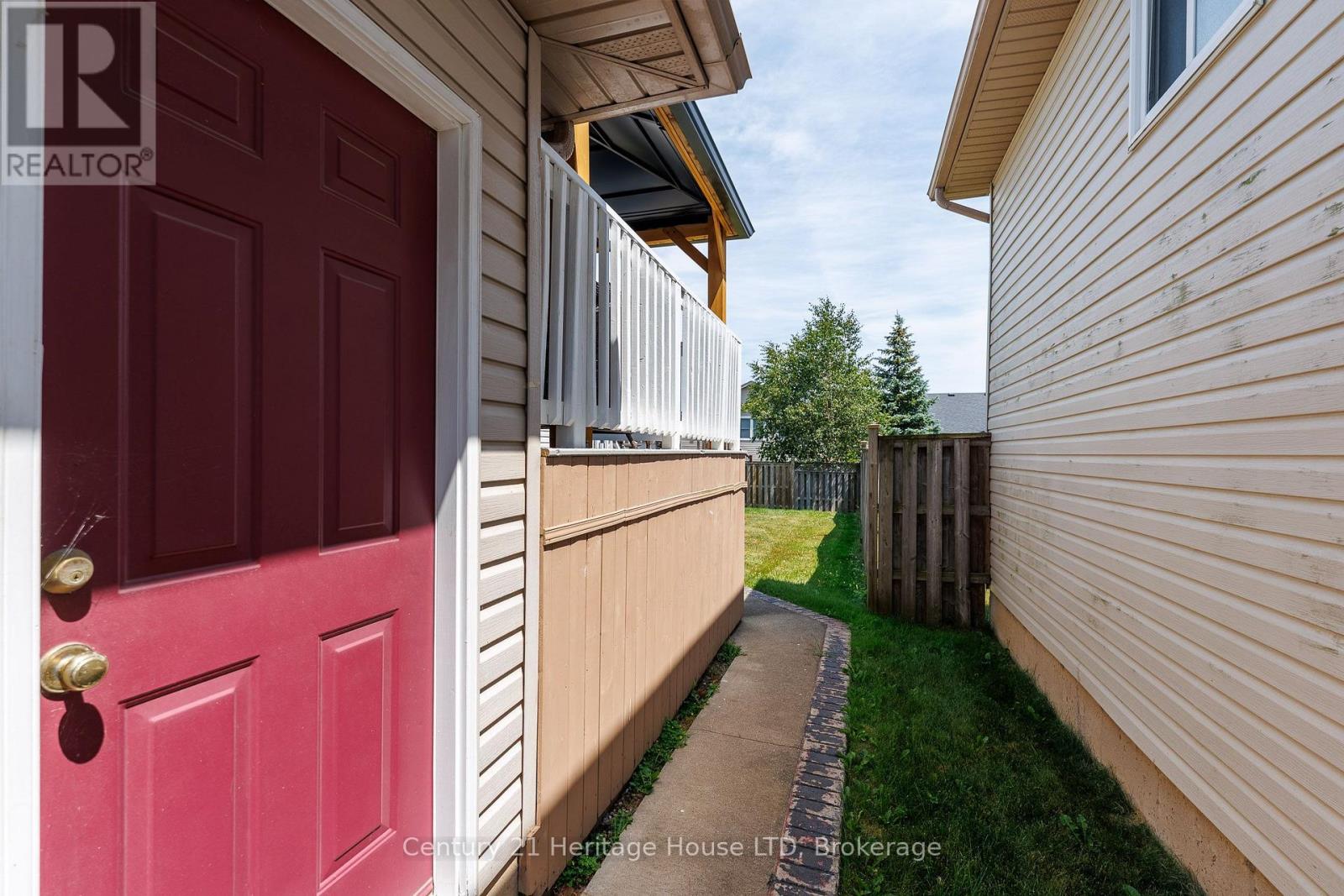 121 ROCHELLE CRESCENT - Image 42