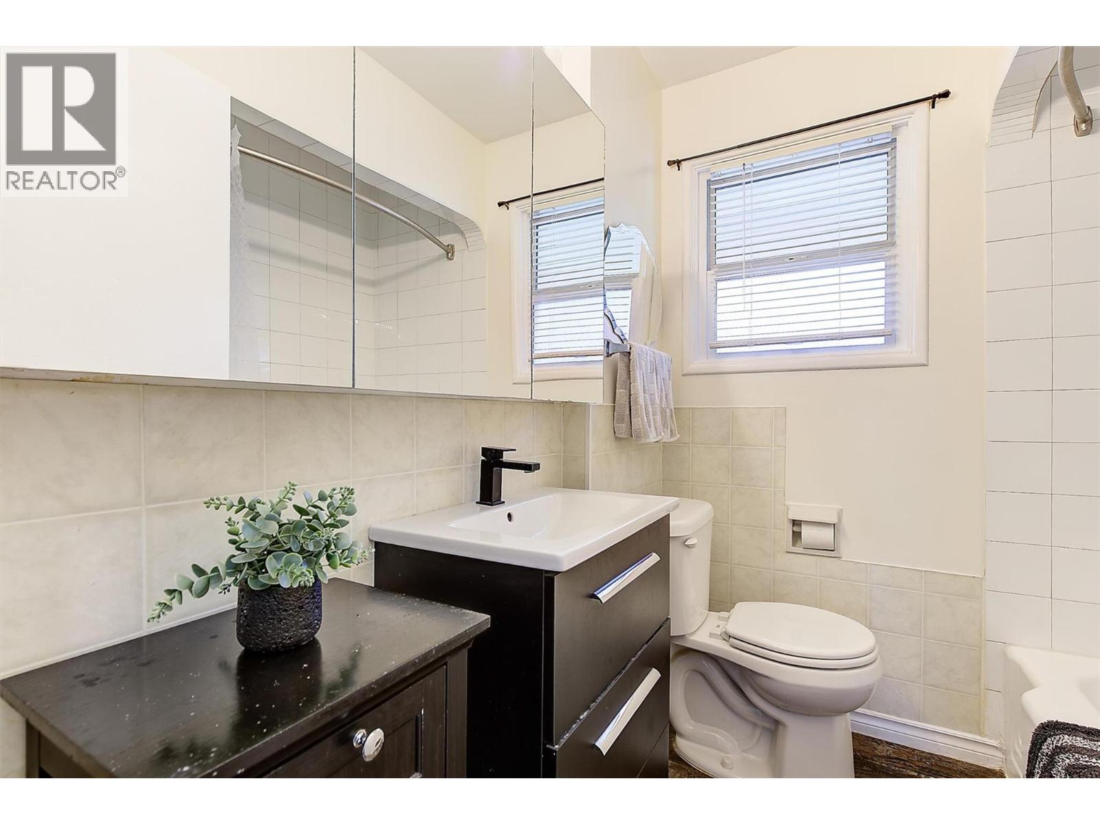 1040 Laurier Avenue - 14