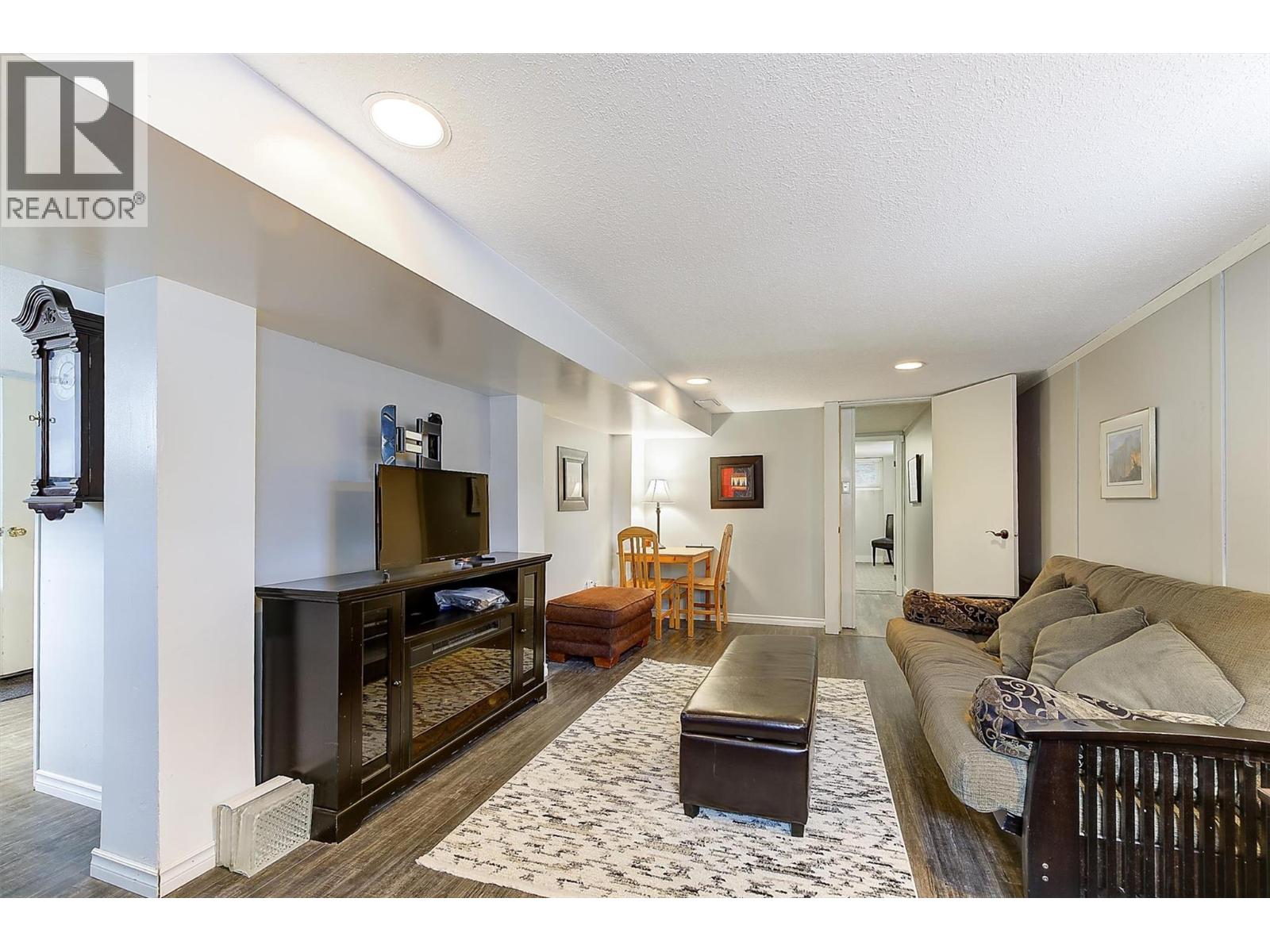 1040 Laurier Avenue - 25