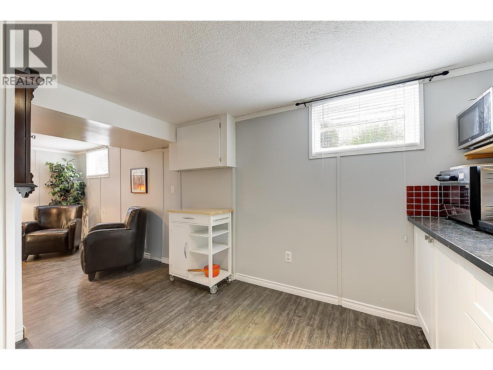 1040 Laurier Avenue - 24