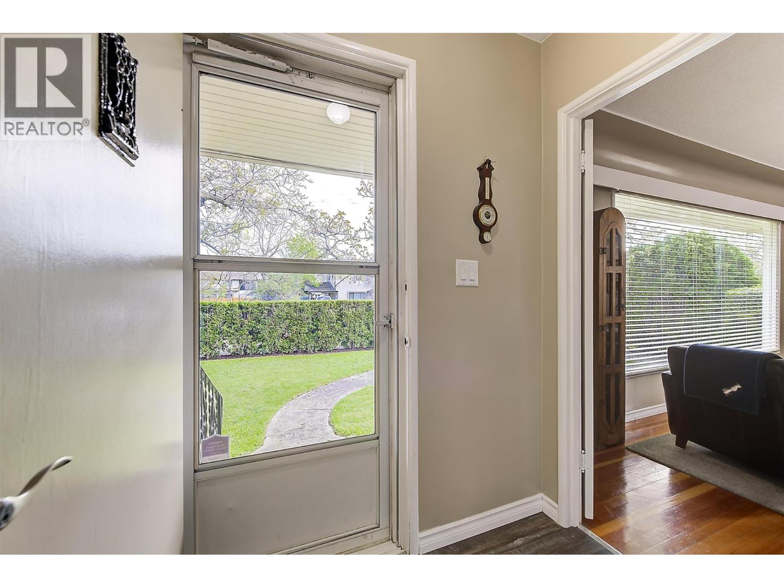 1040 Laurier Avenue - 31