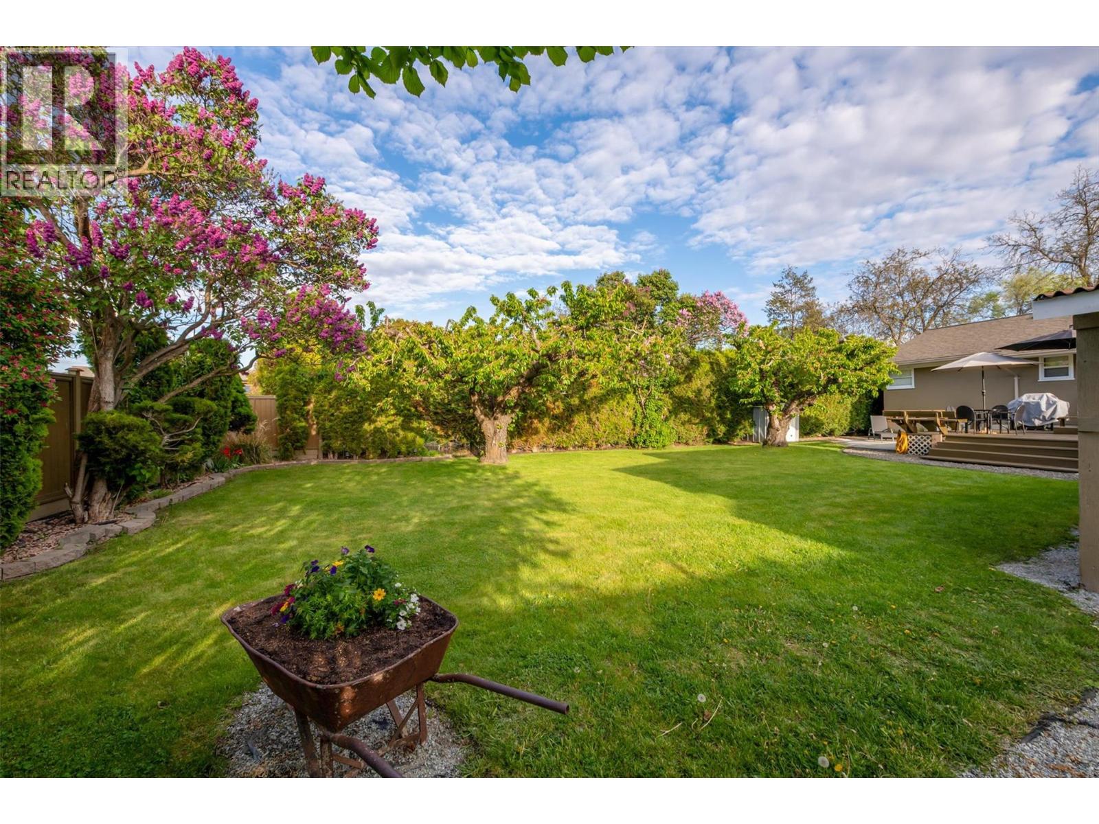 1040 Laurier Avenue - 36