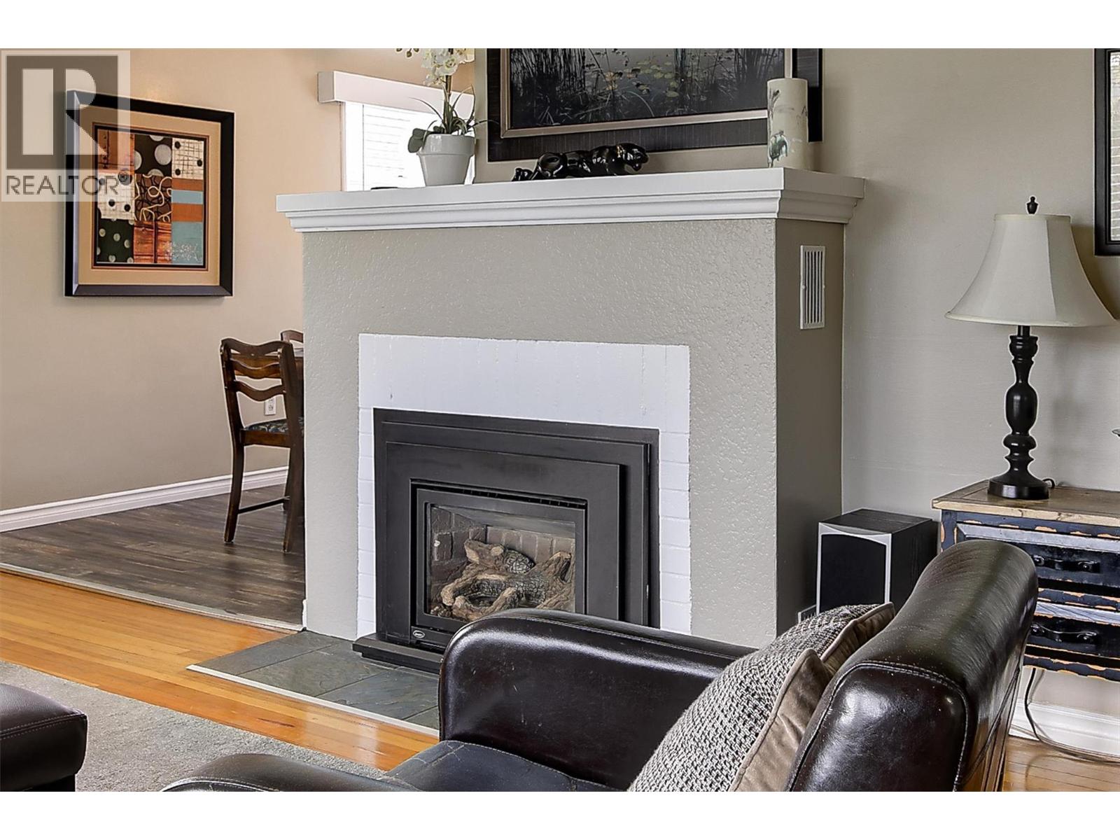 1040 Laurier Avenue - 8