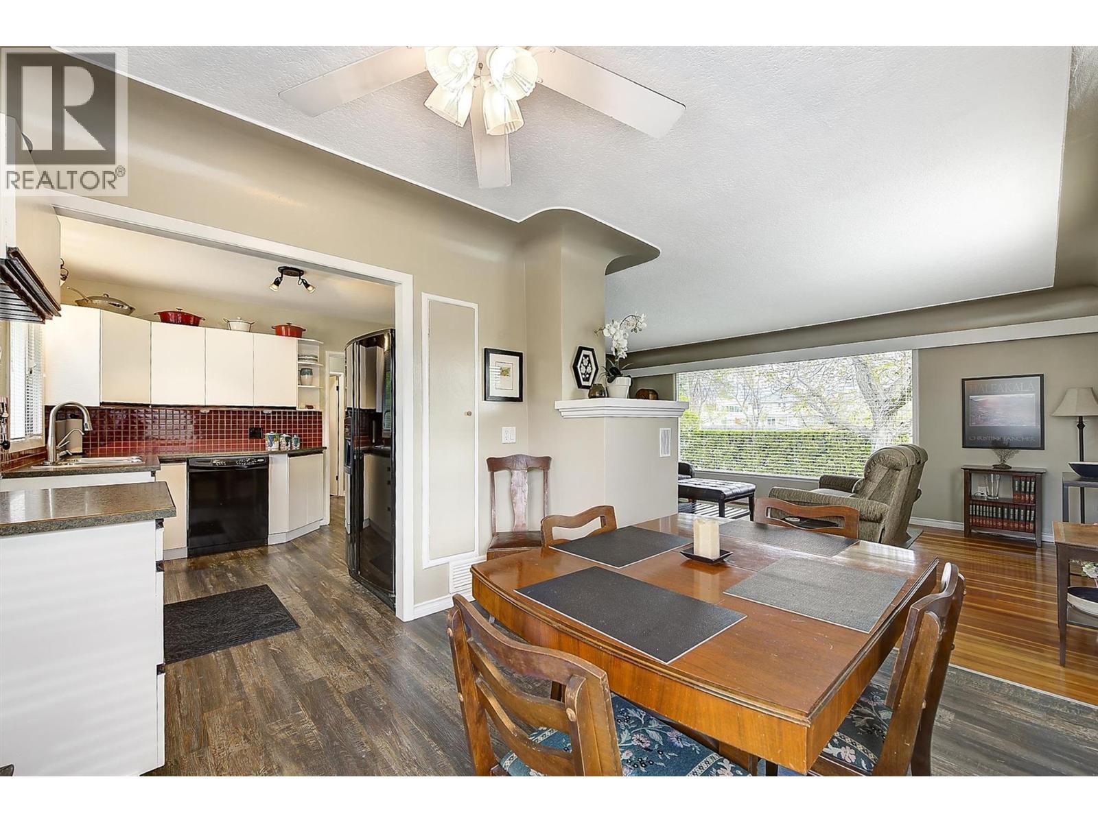 1040 Laurier Avenue - 9