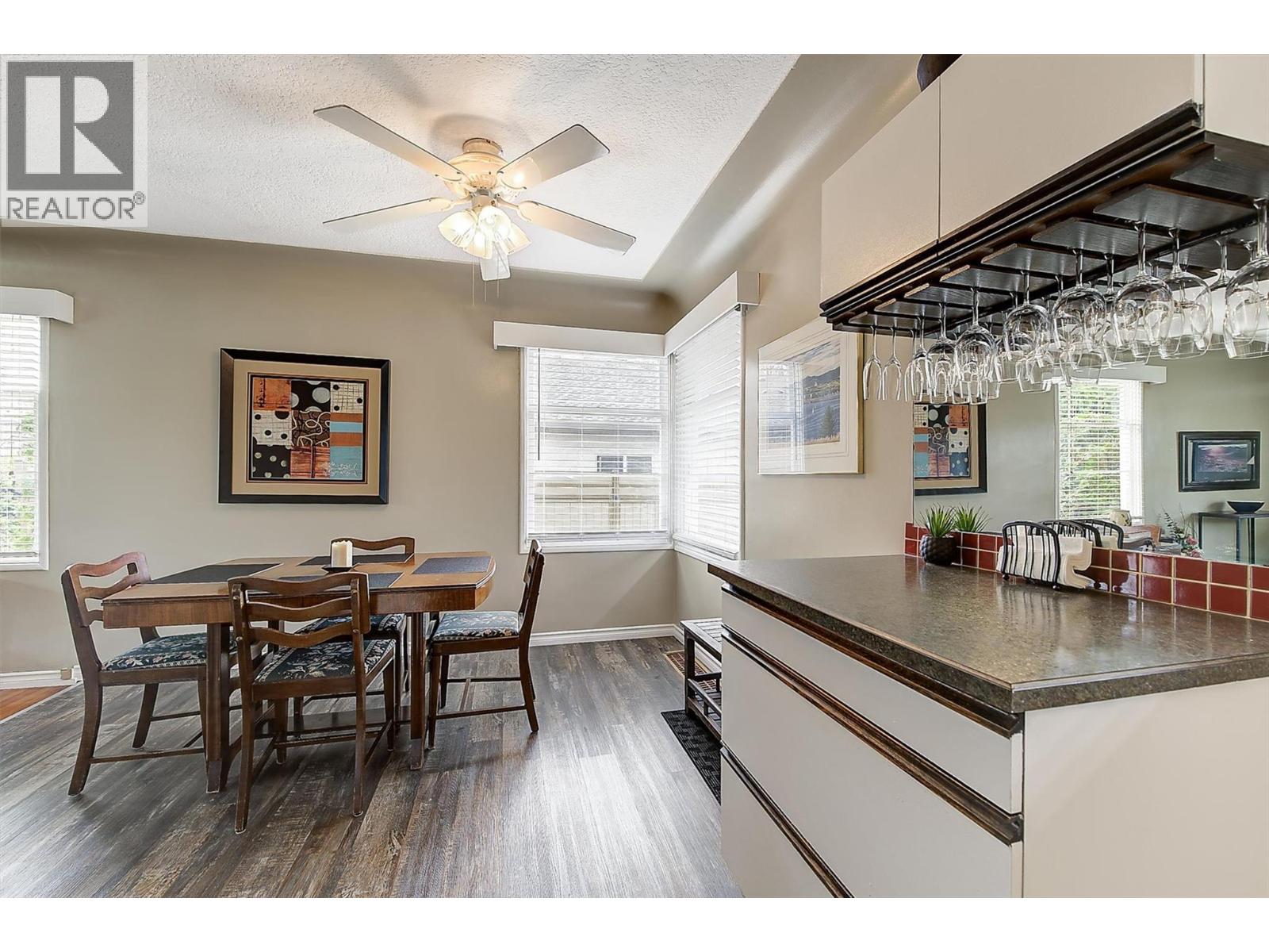 1040 Laurier Avenue - 10