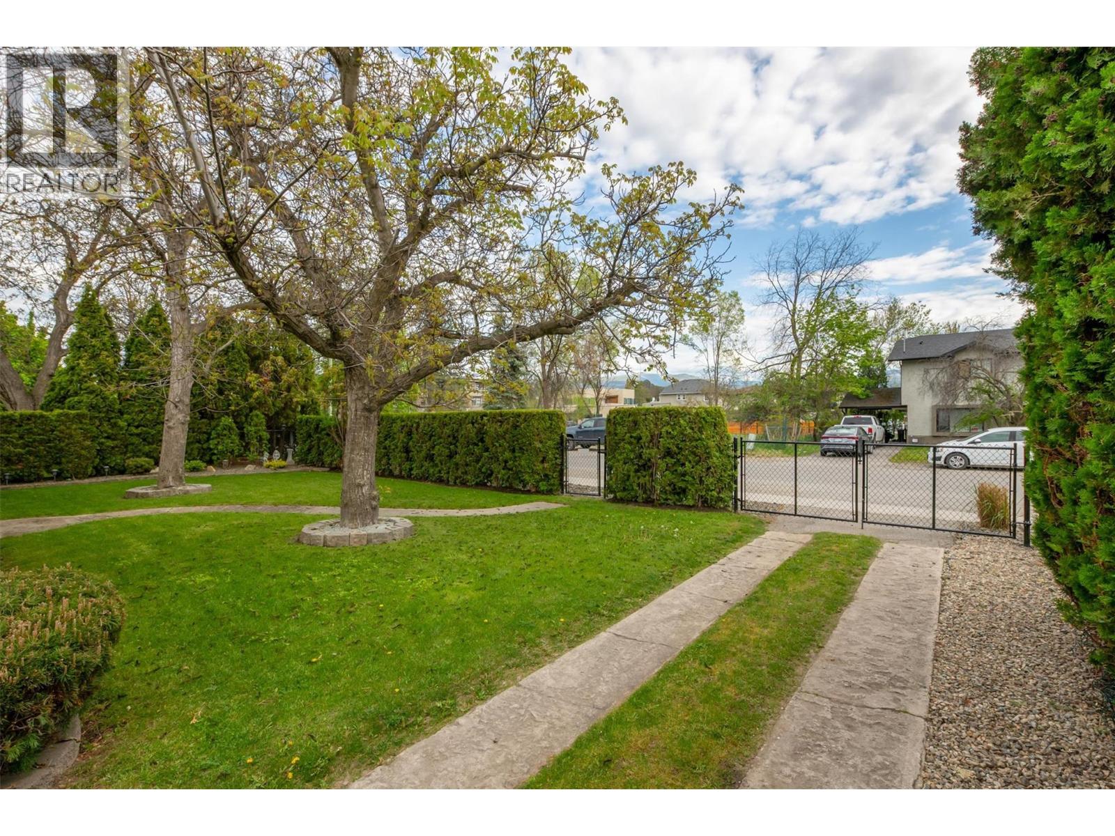1040 Laurier Avenue - 39