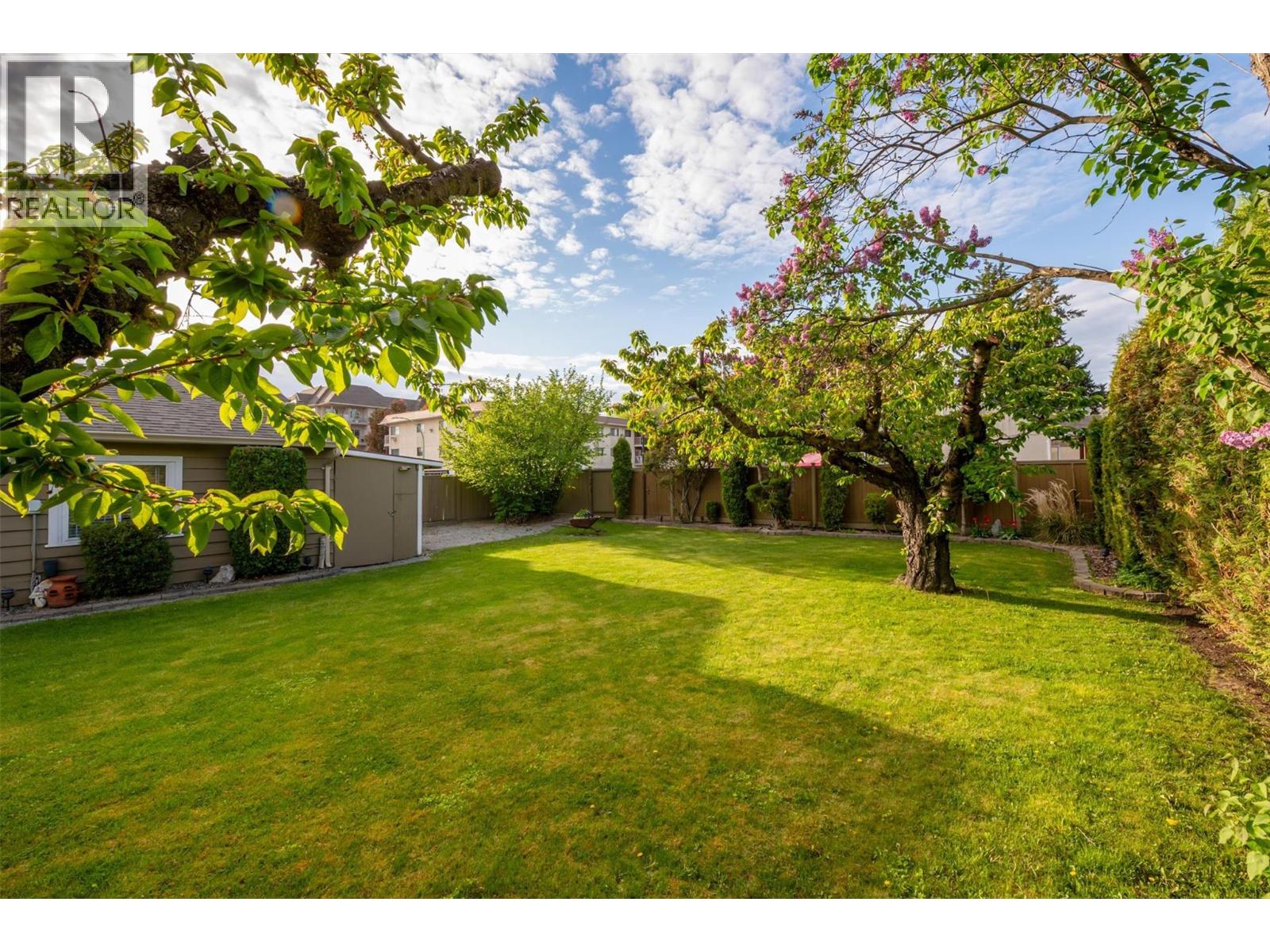 1040 Laurier Avenue - 37