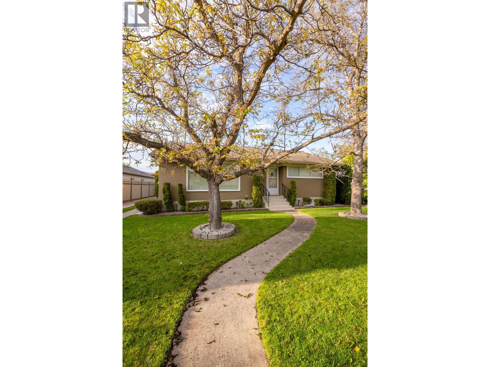 1040 Laurier Avenue - 5