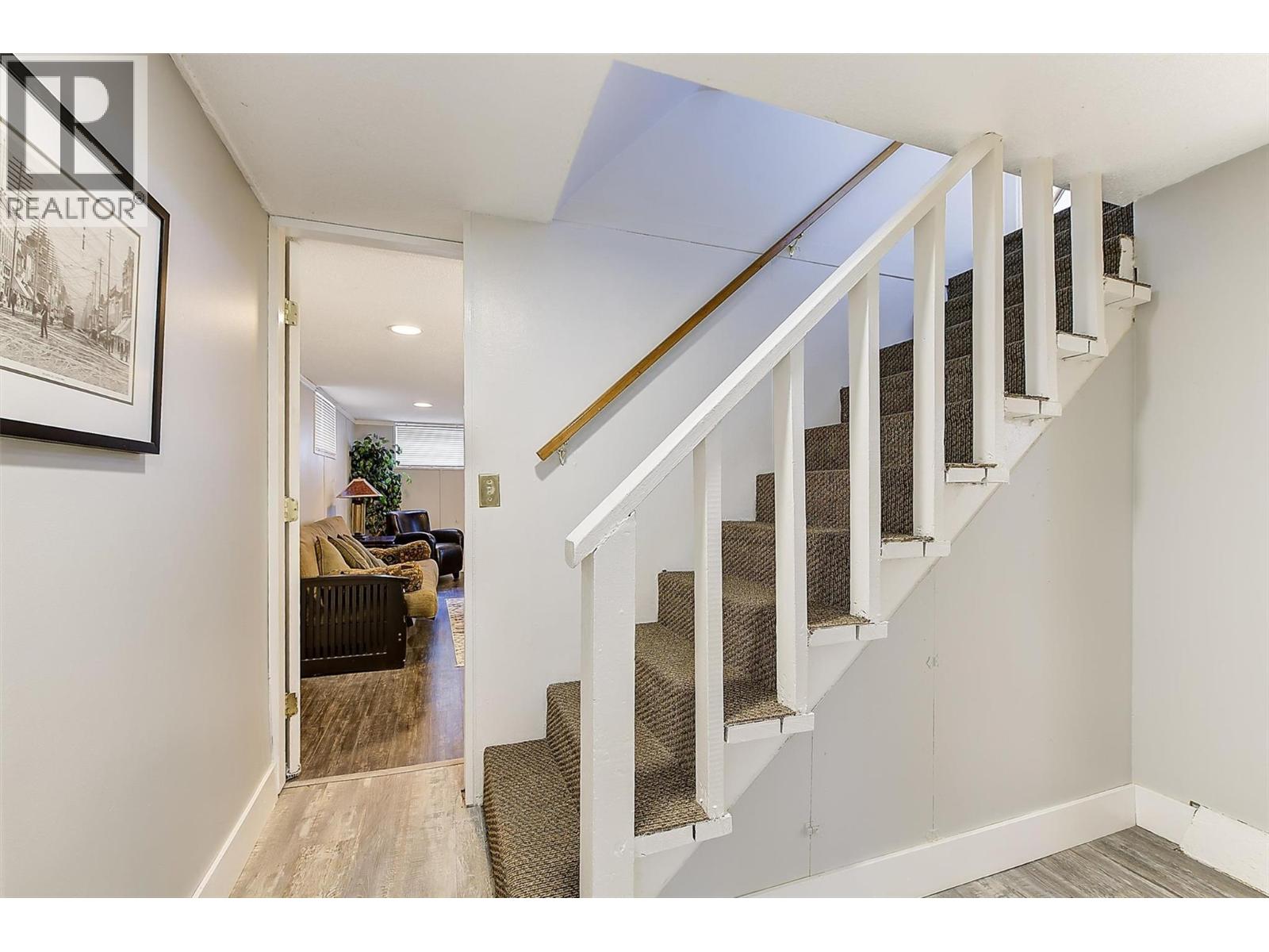 1040 Laurier Avenue - 20