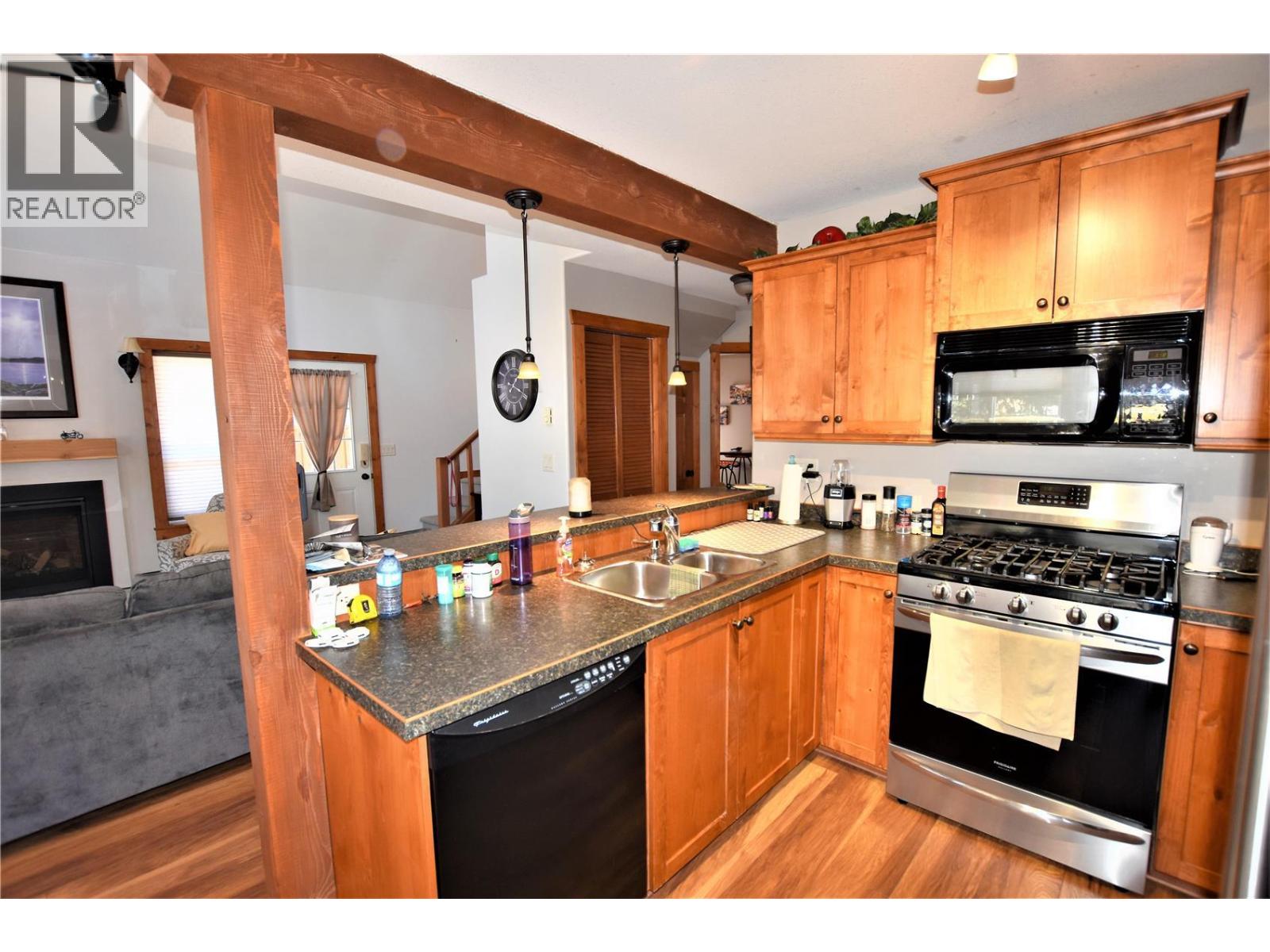 121 Deer Street - 14