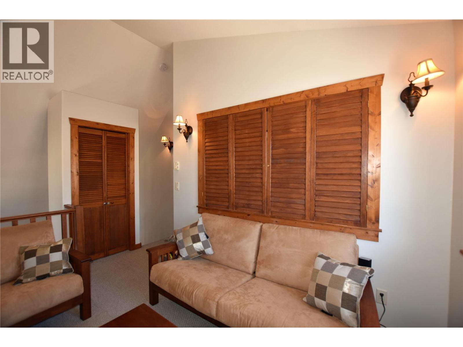 121 Deer Street - 37