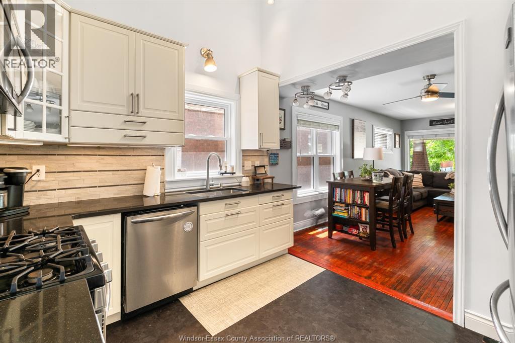 2322 LILLIAN AVENUE - 19