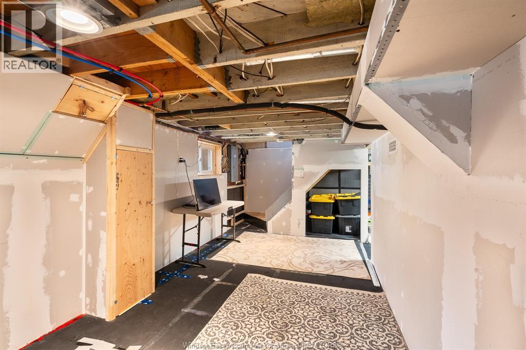 2322 LILLIAN AVENUE - 33