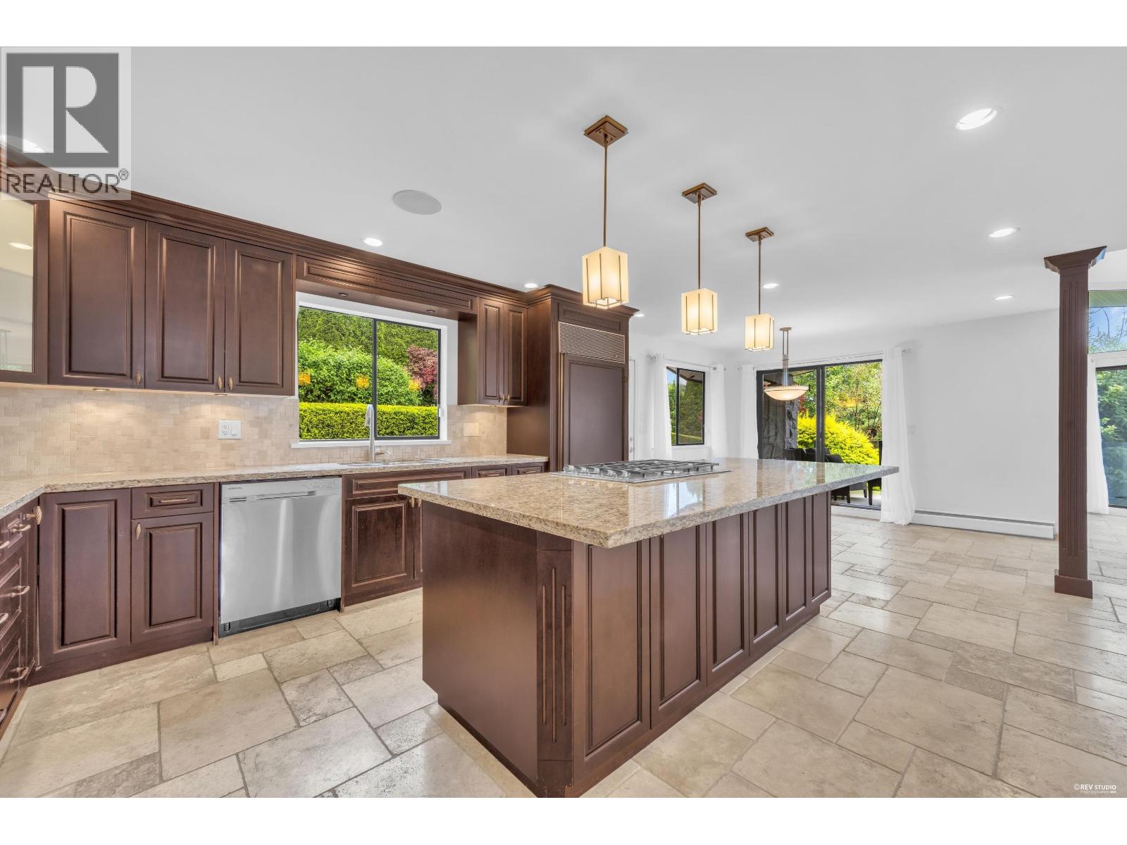 1403 CHIPPENDALE ROAD, West Vancouver