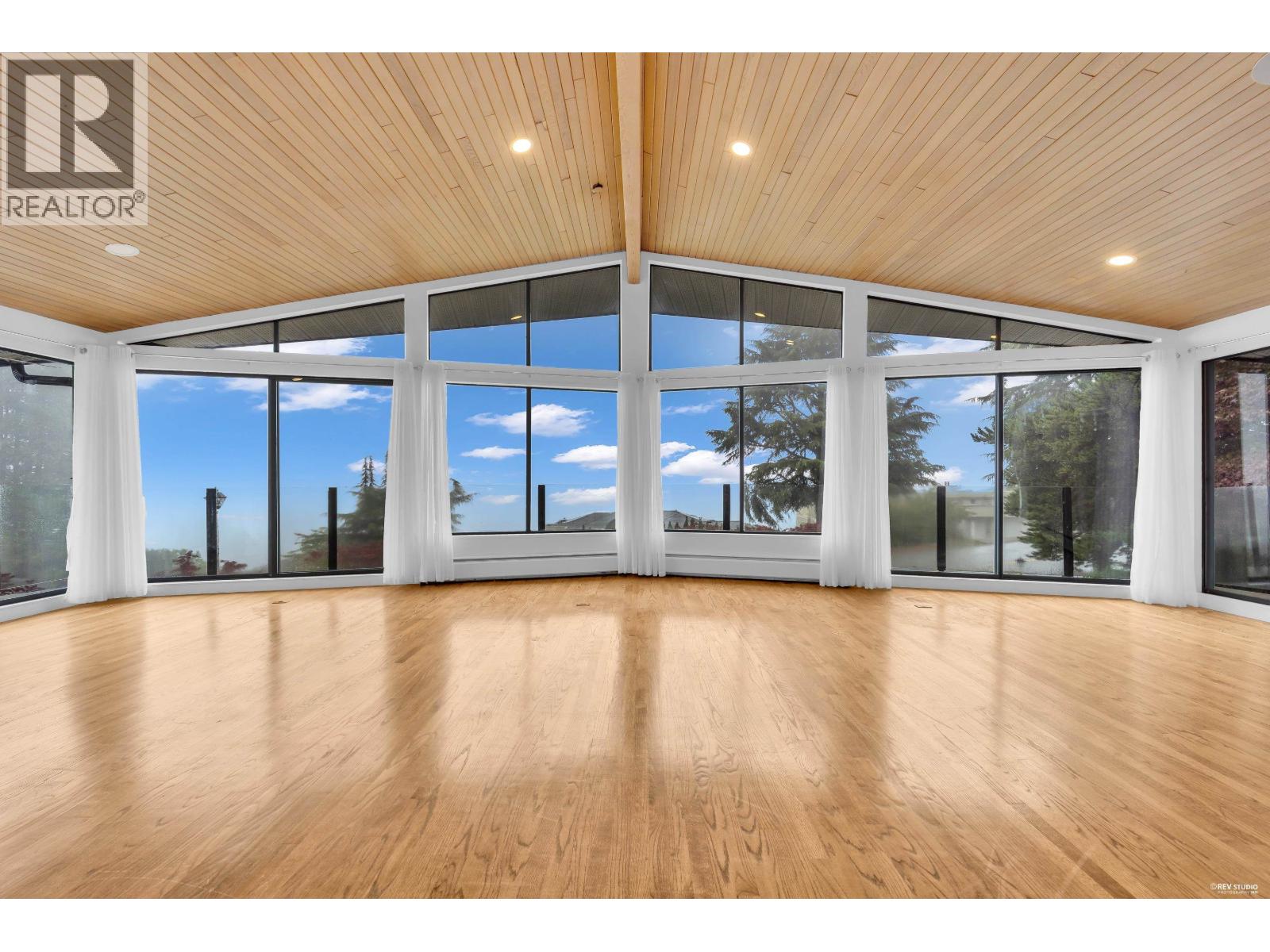 1403 CHIPPENDALE ROAD, West Vancouver