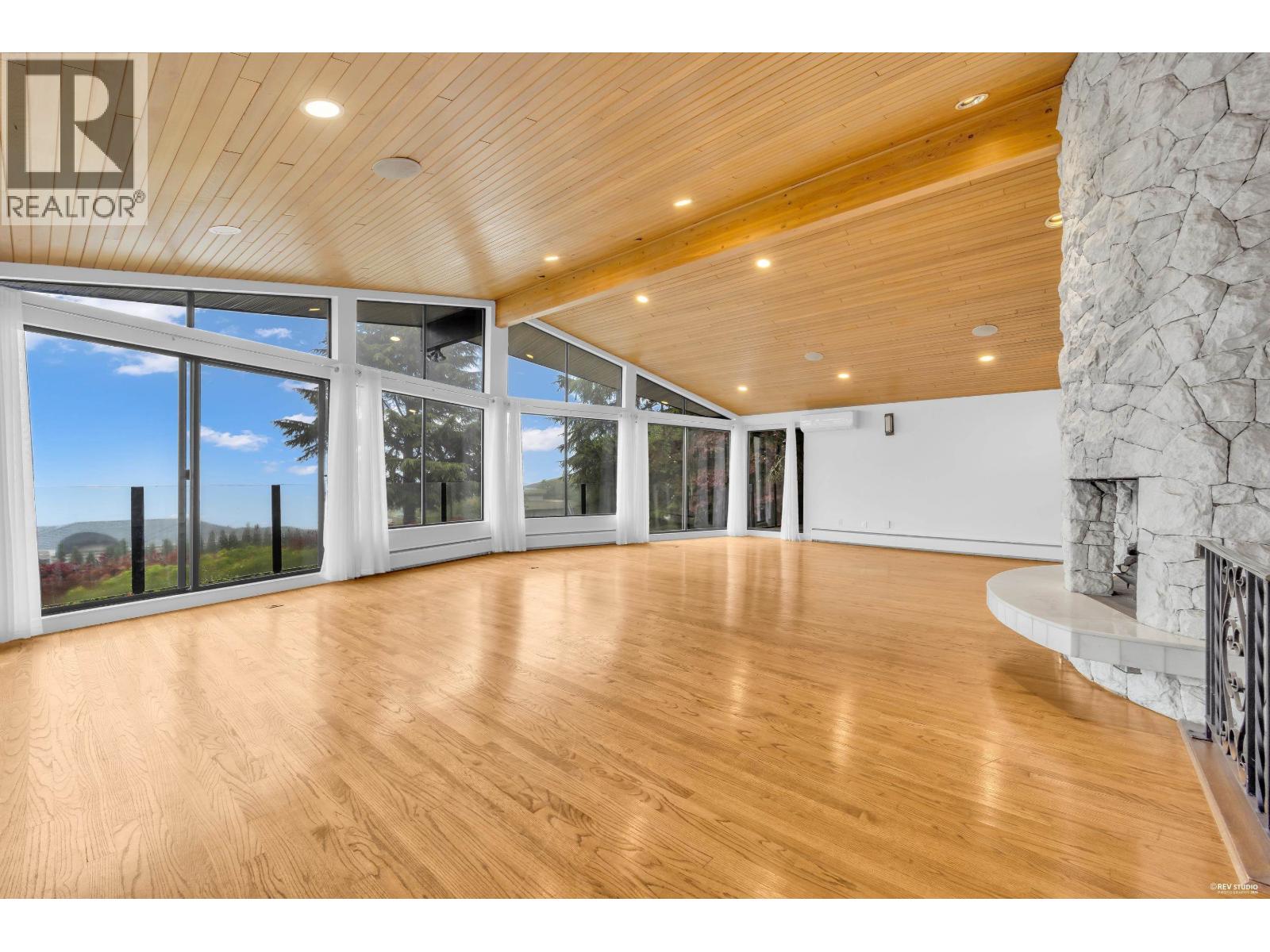 1403 CHIPPENDALE ROAD, West Vancouver