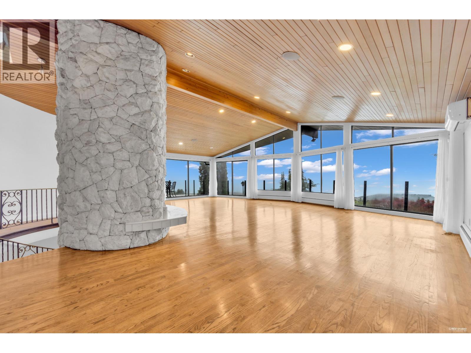 1403 CHIPPENDALE ROAD, West Vancouver