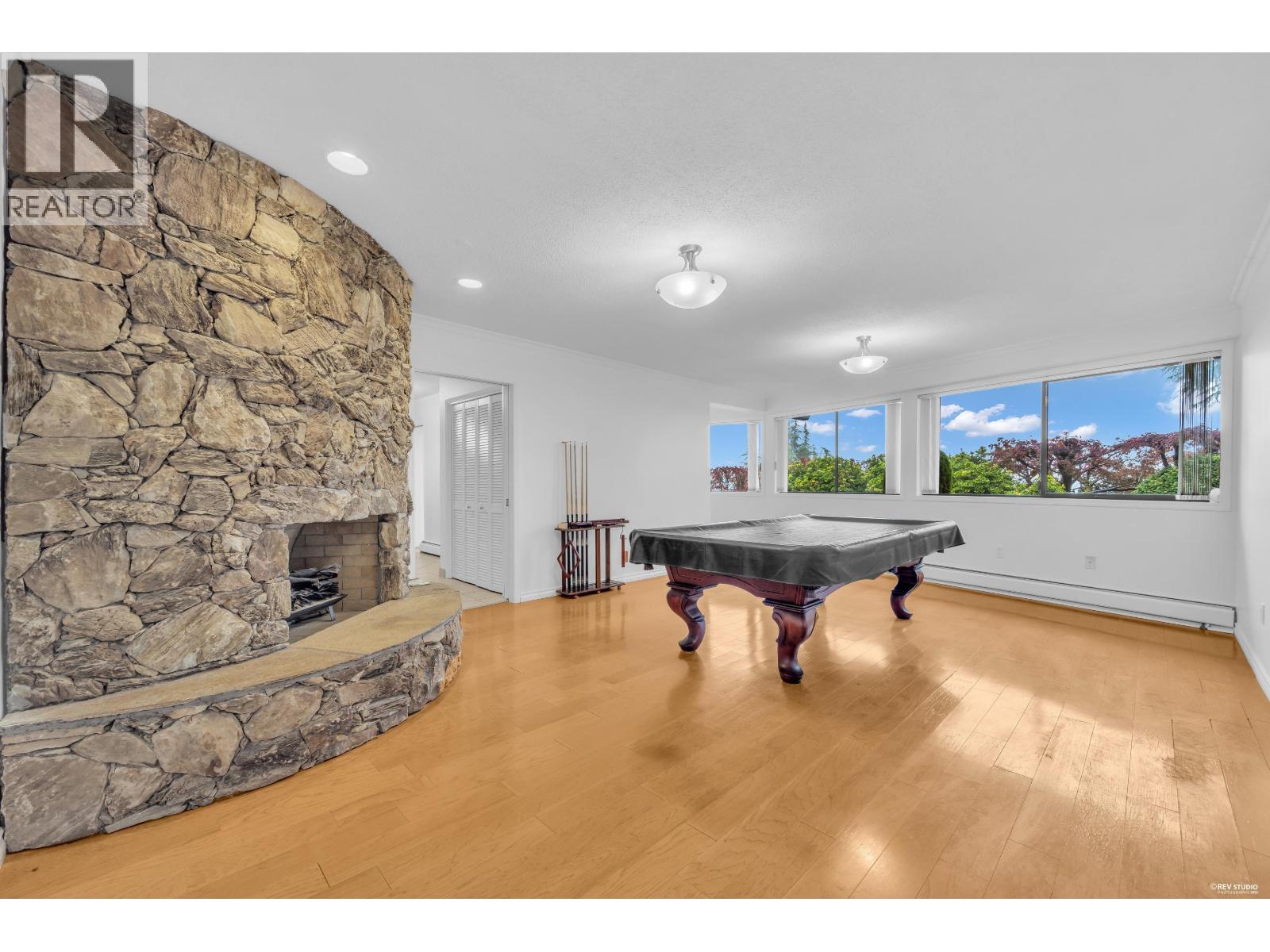 1403 CHIPPENDALE ROAD, West Vancouver