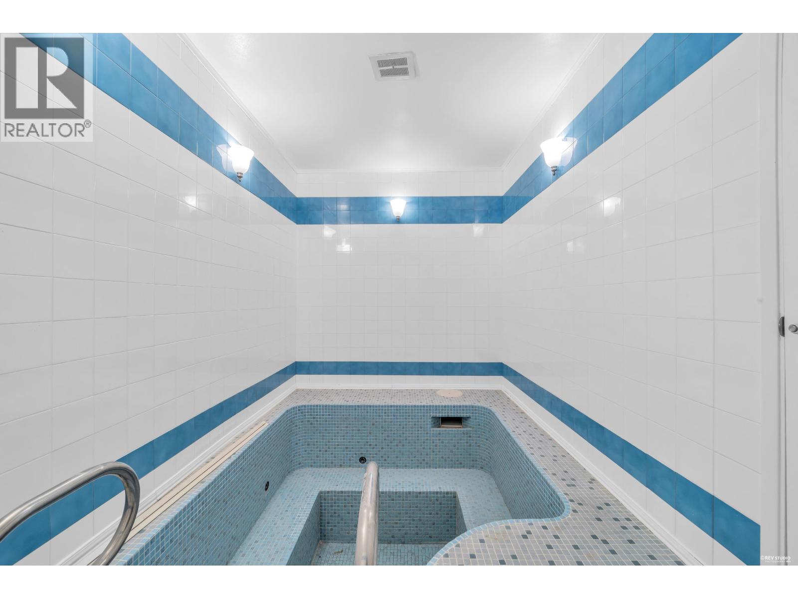 1403 CHIPPENDALE ROAD, West Vancouver