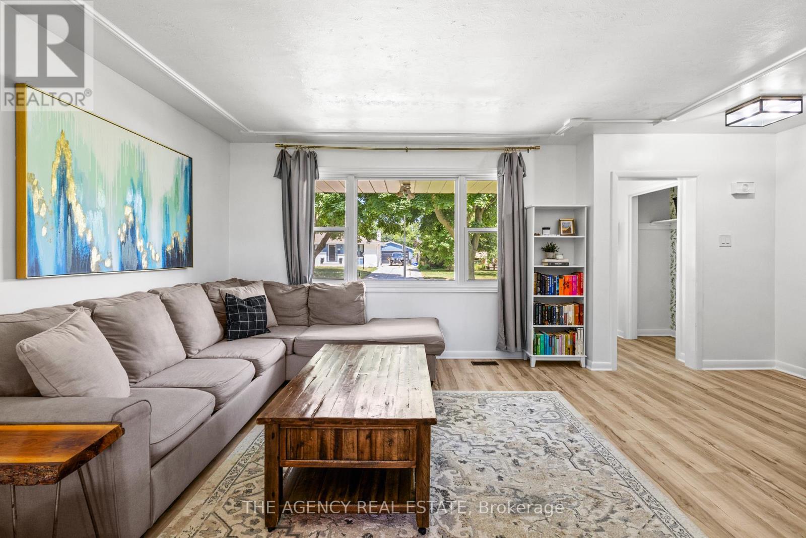 86 HAWKESBURY AVENUE - 4