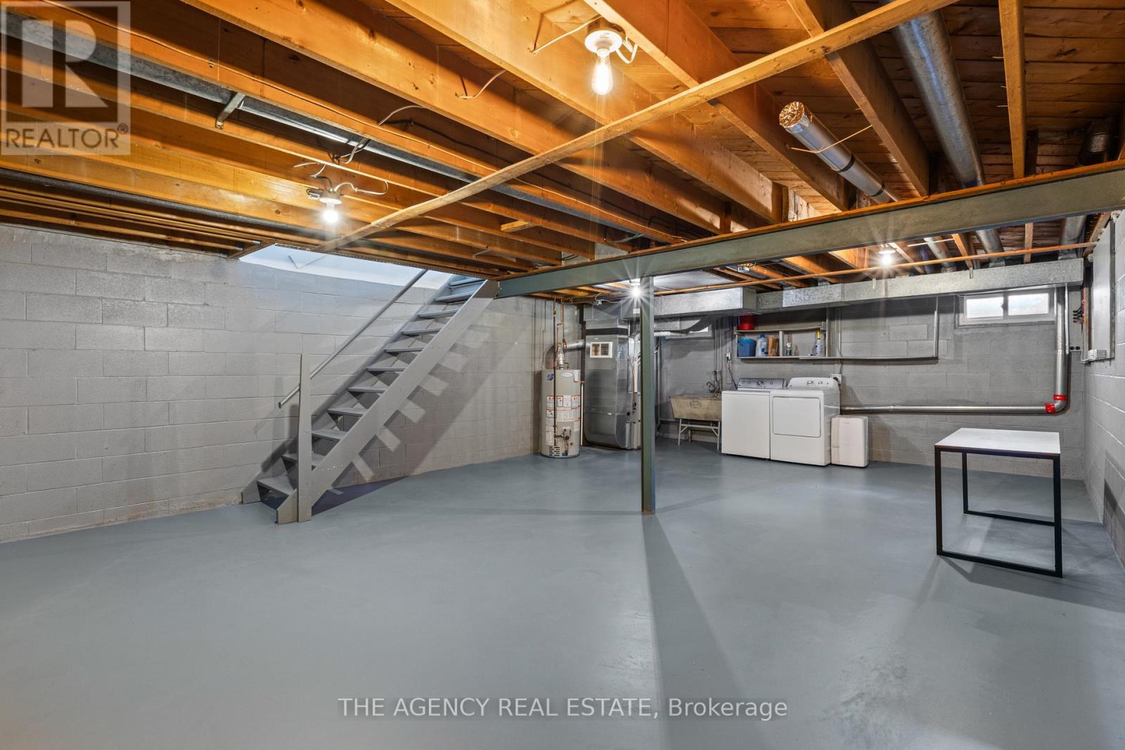 86 HAWKESBURY AVENUE - 19