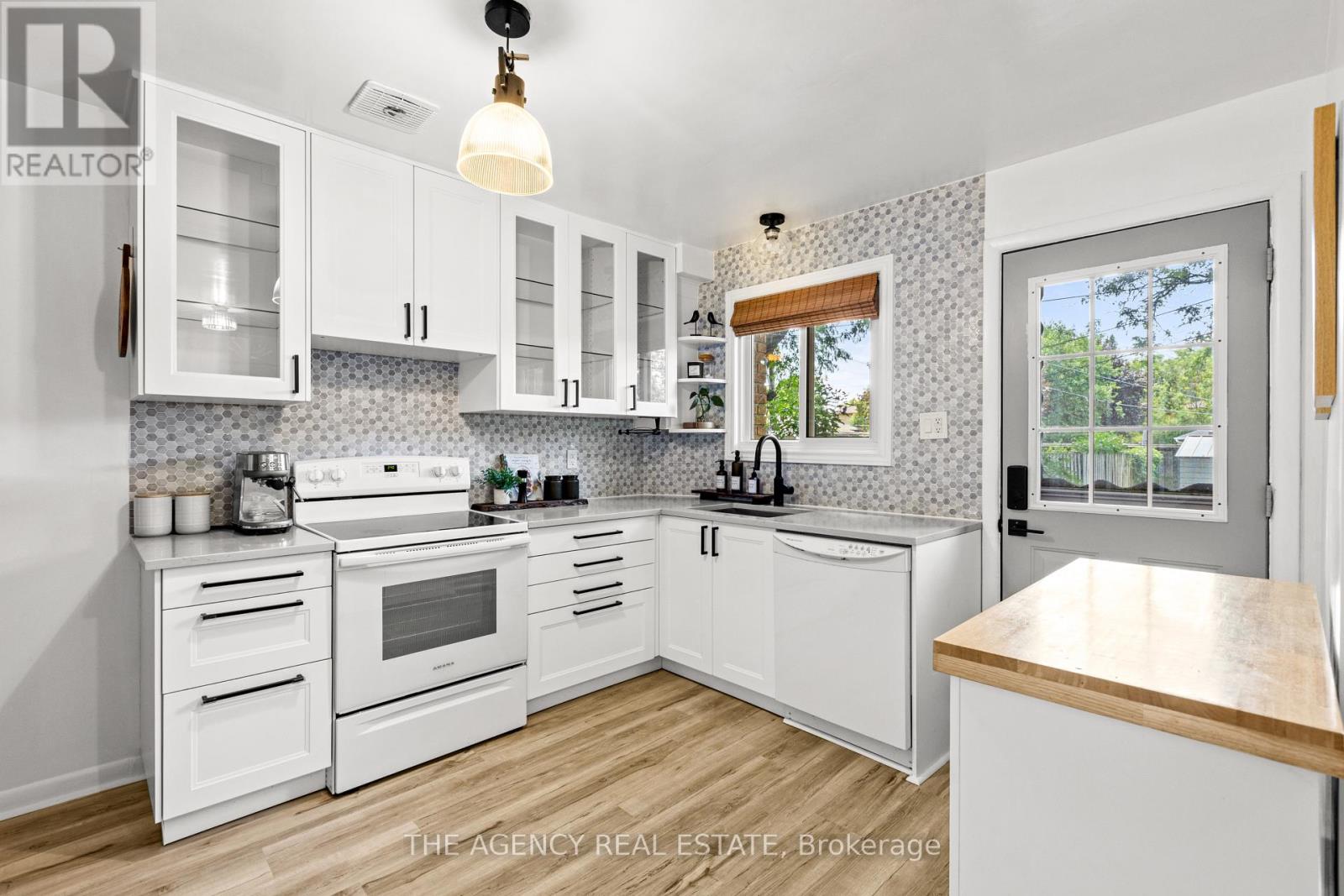 86 HAWKESBURY AVENUE - 10