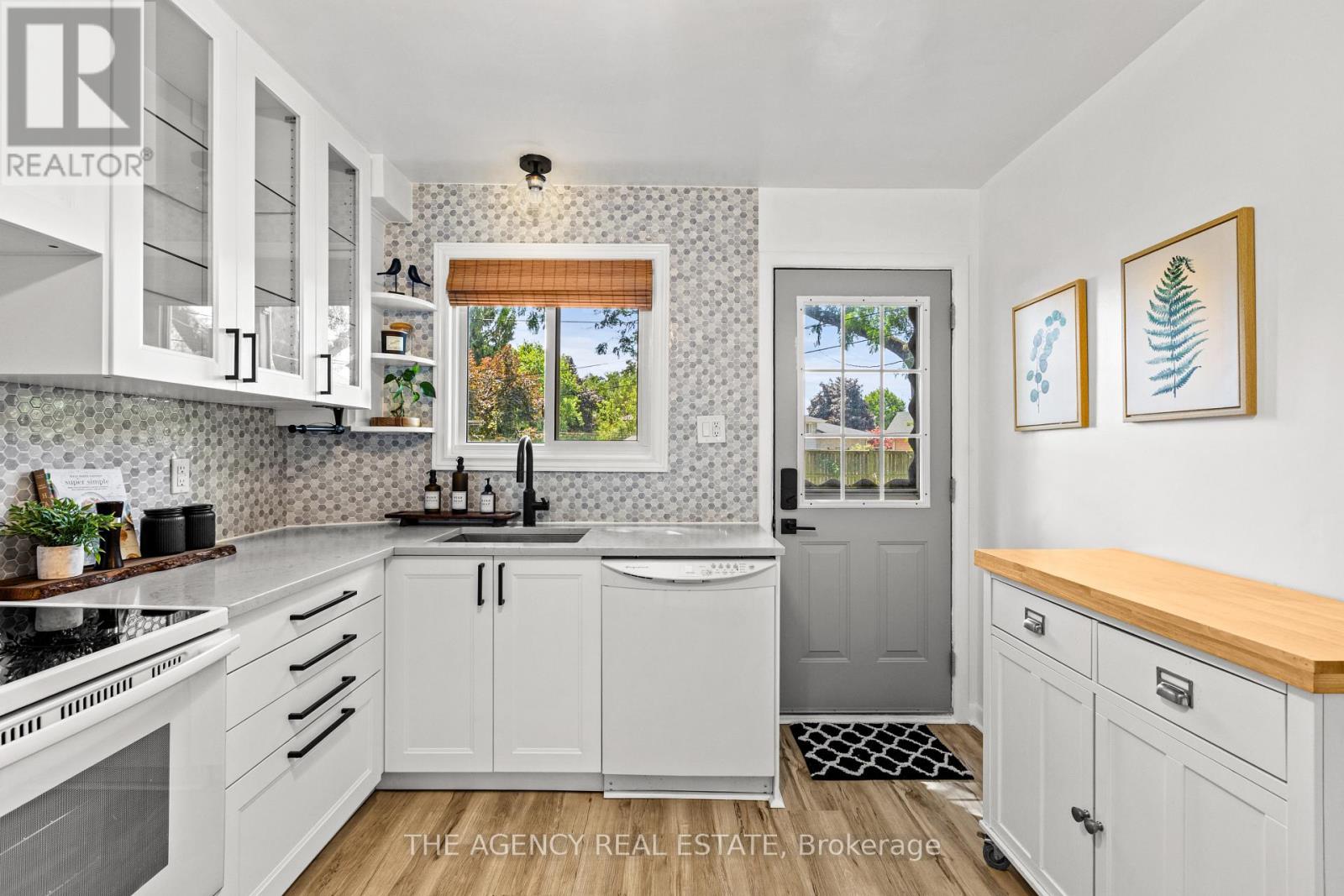 86 HAWKESBURY AVENUE - 9