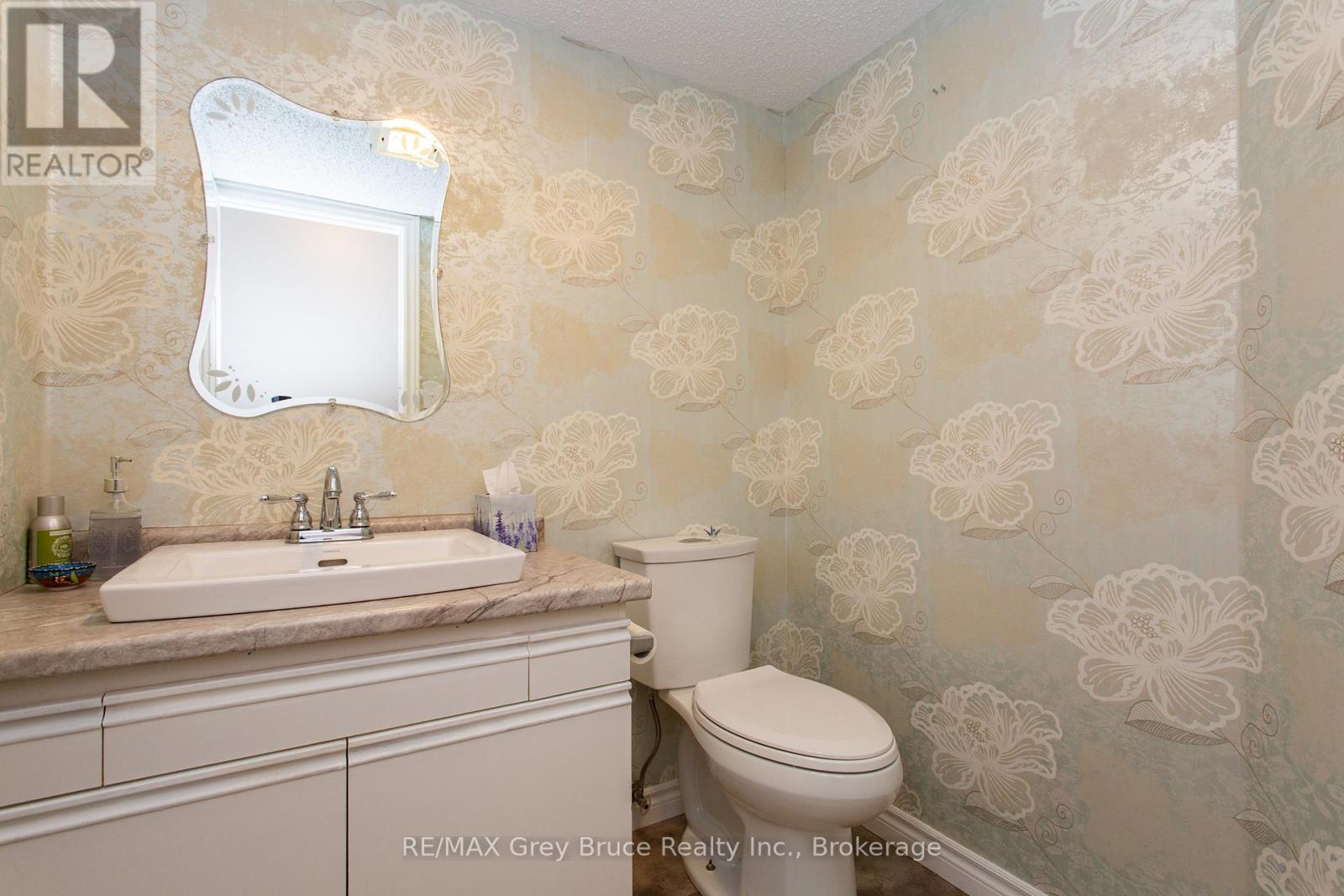 #206 125 HINKS STREET - 35