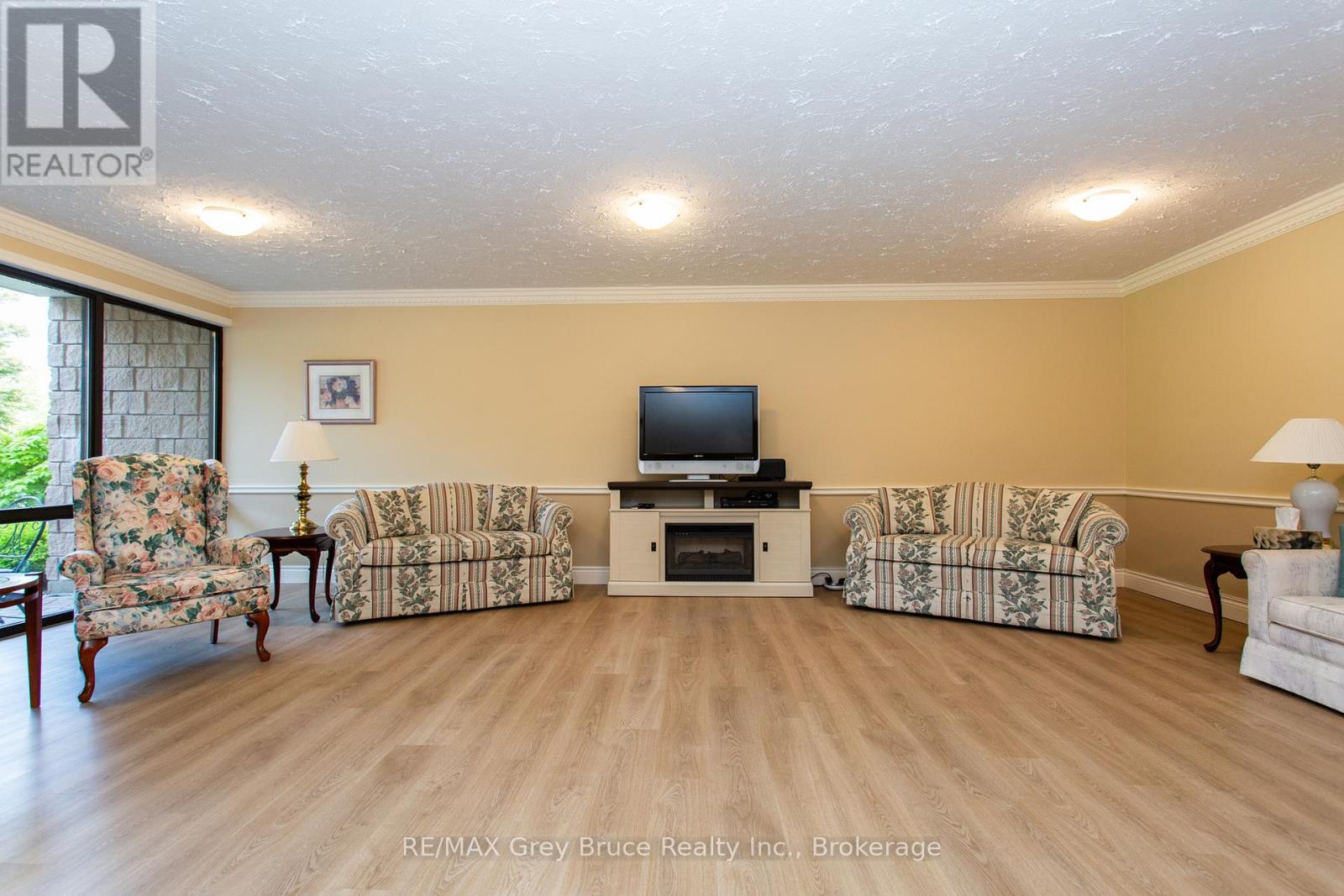 #206 125 HINKS STREET - 46