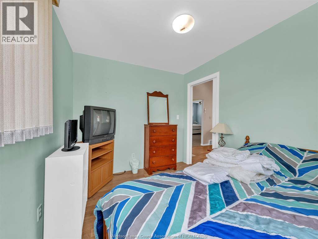 545 LAKEVIEW - Image 29