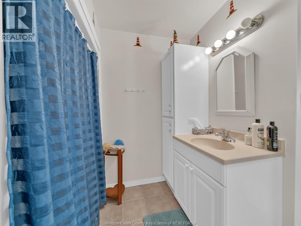 545 LAKEVIEW - Image 37