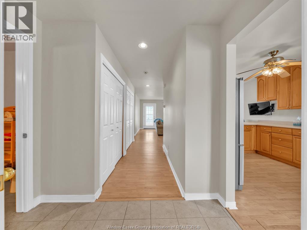 545 LAKEVIEW - Image 11