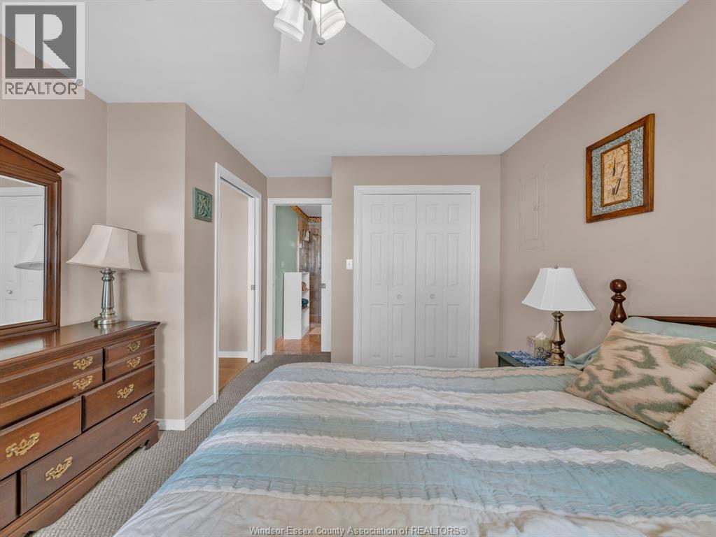 545 LAKEVIEW - Image 21