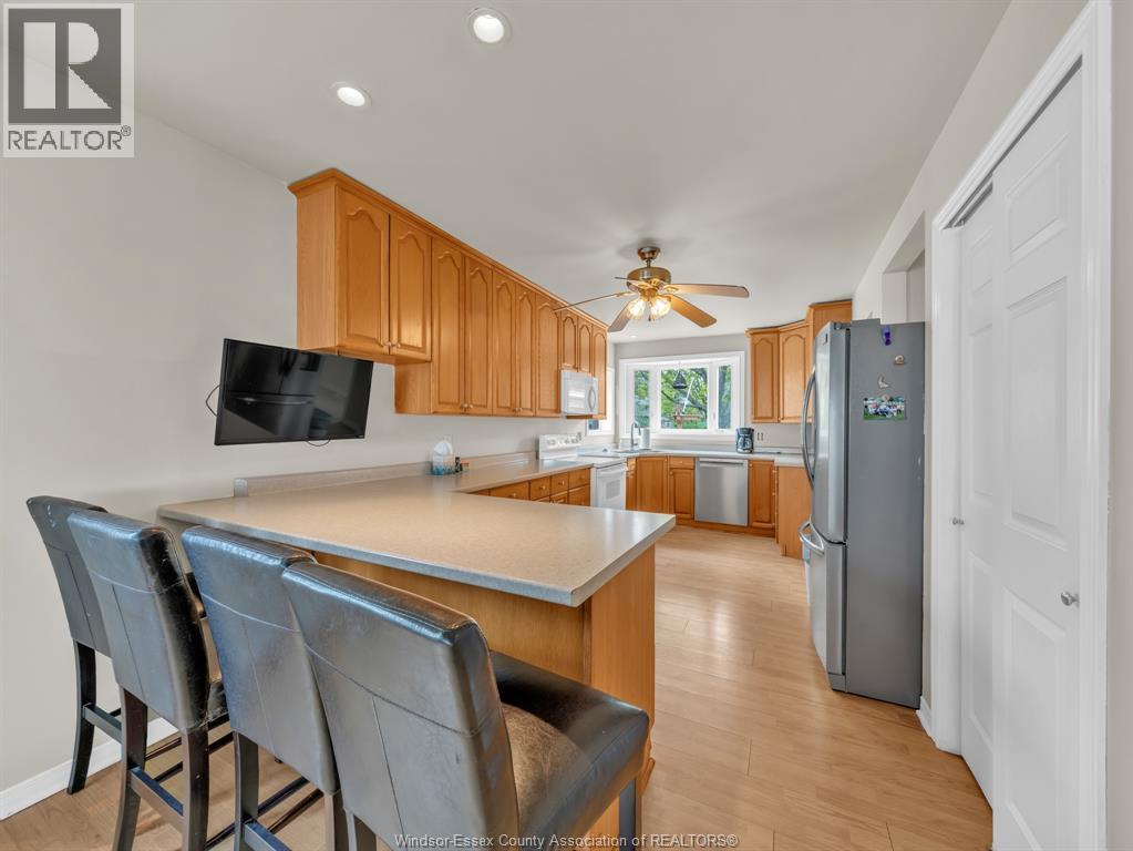 545 LAKEVIEW - Image 13