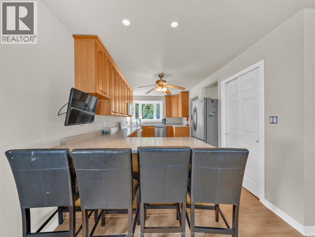 545 LAKEVIEW - Image 14