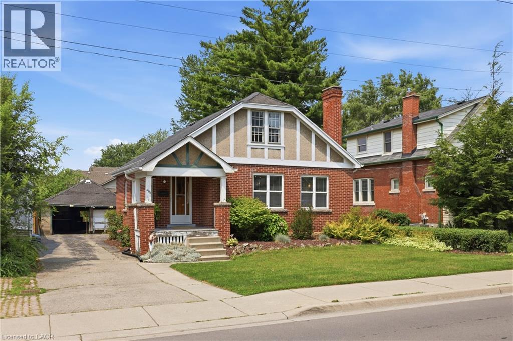 2153 CAROLINE Street - 2