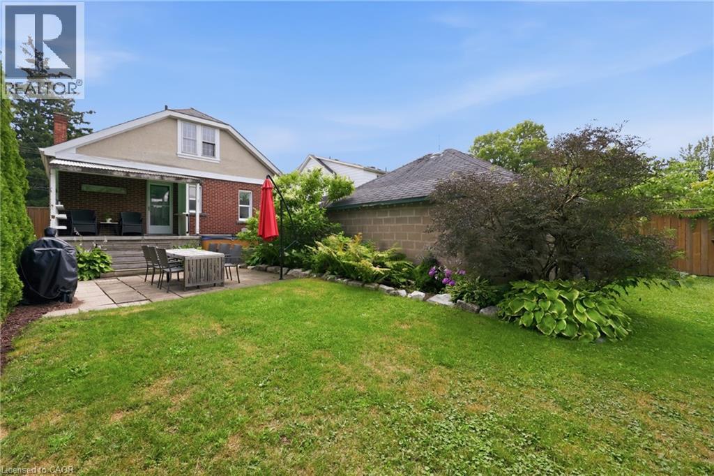 2153 CAROLINE Street - 33