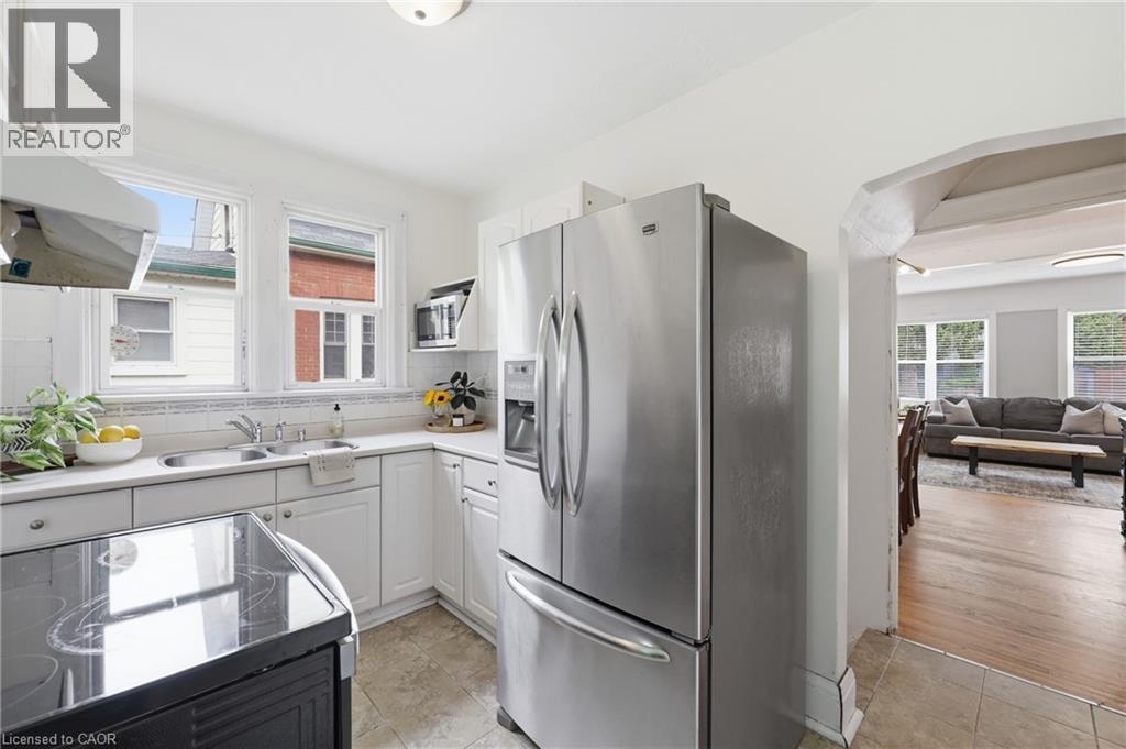 2153 CAROLINE Street - 14