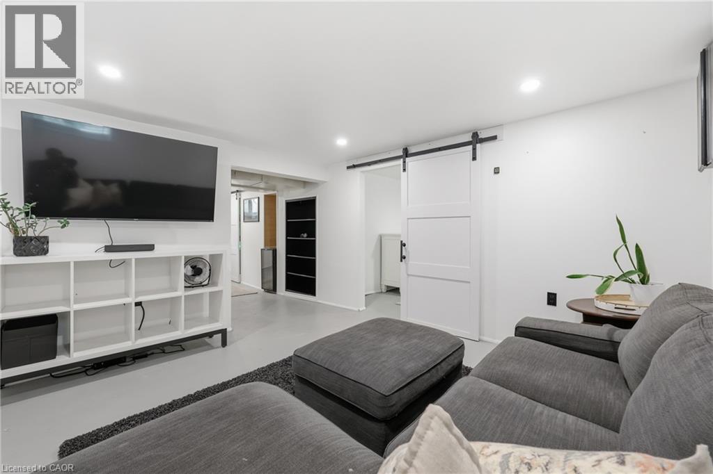 2153 CAROLINE Street - 22